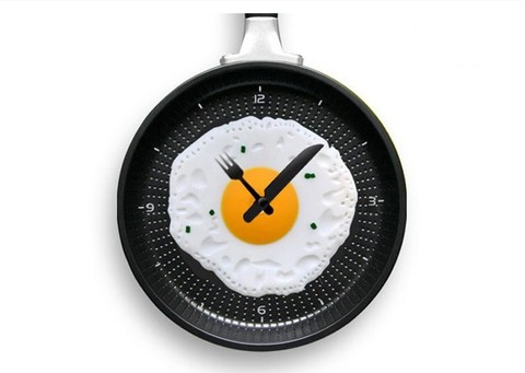 Часы настенные - сковородка с яичницей