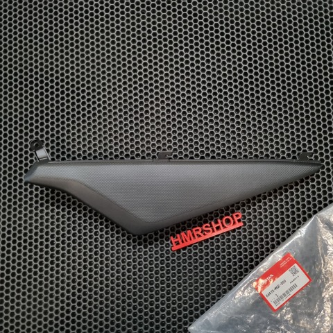 Honda Накладка бака правая черная VFR 1200 F FD 64475-MGE-000