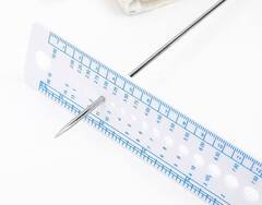 Линейка для определения размера спиц и плотности вязания