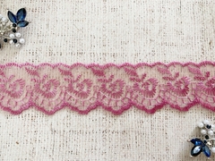 Вышивка на органзе, ш. 4,3 см.