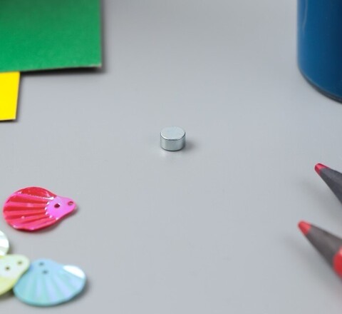 Магнит неодимовый круглый, серебристый 10х2 мм