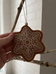 Звезда пряничная. Подвеска из фетра с вышивкой TSF-251123-Midi