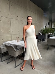 Платье в молочном цвете