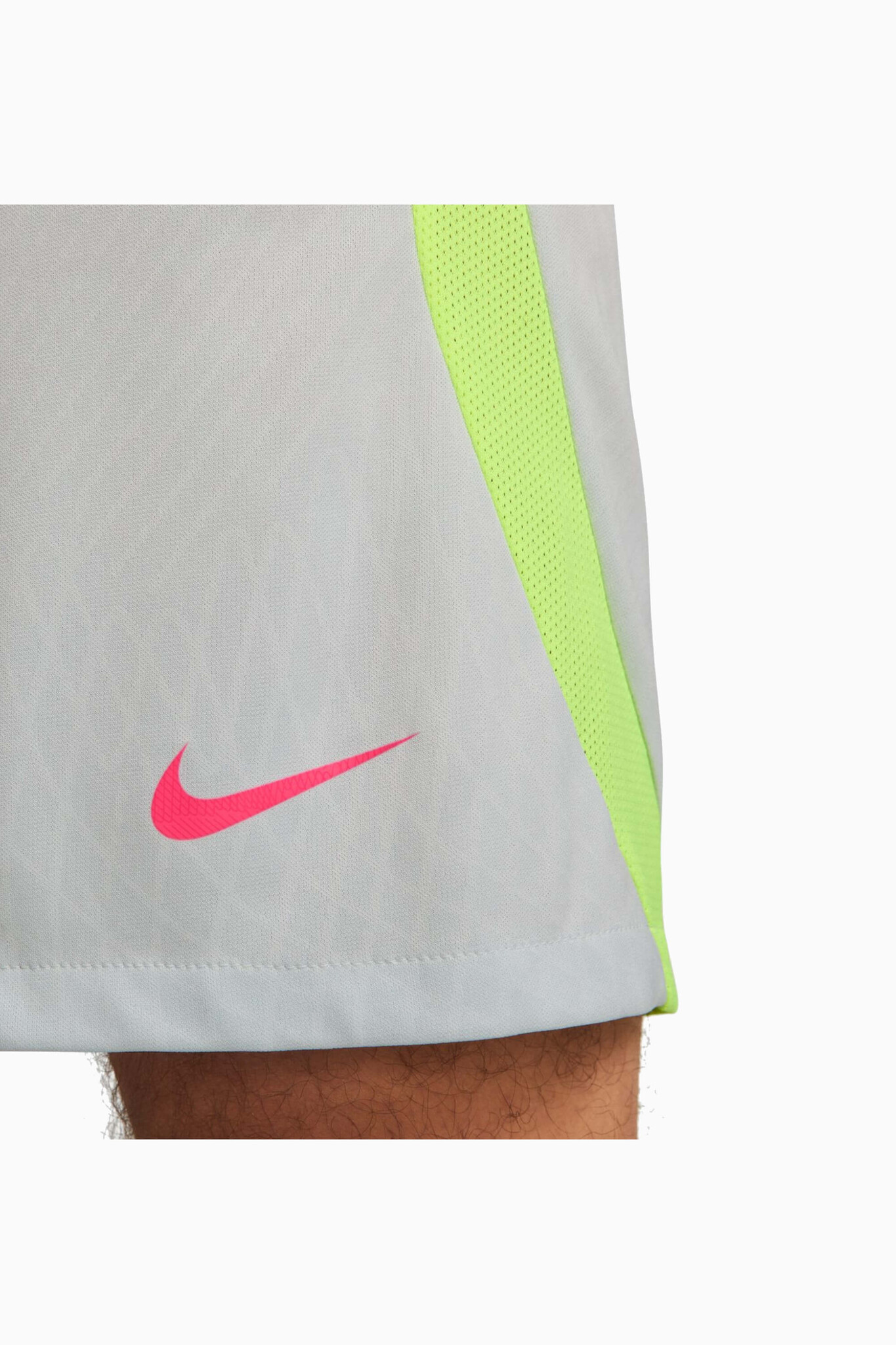 Nike Dri FIT Strike III DV9276 043