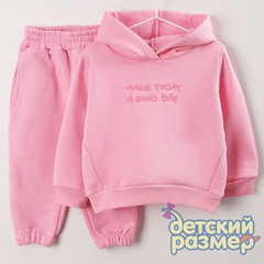розовый