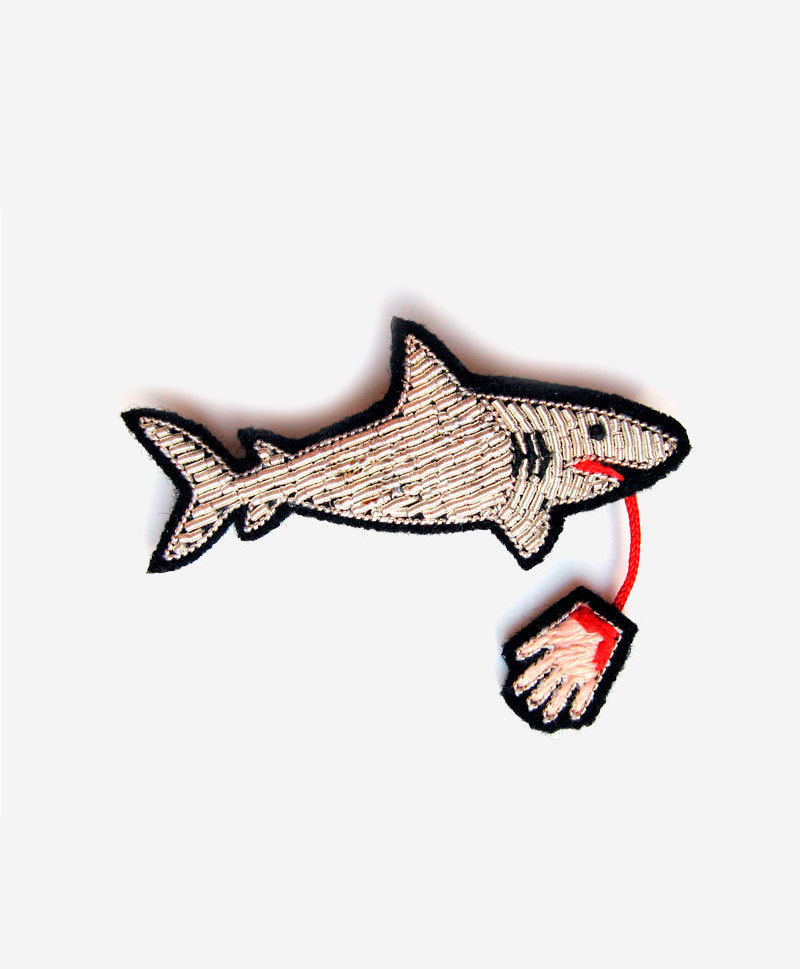 брошь-акула