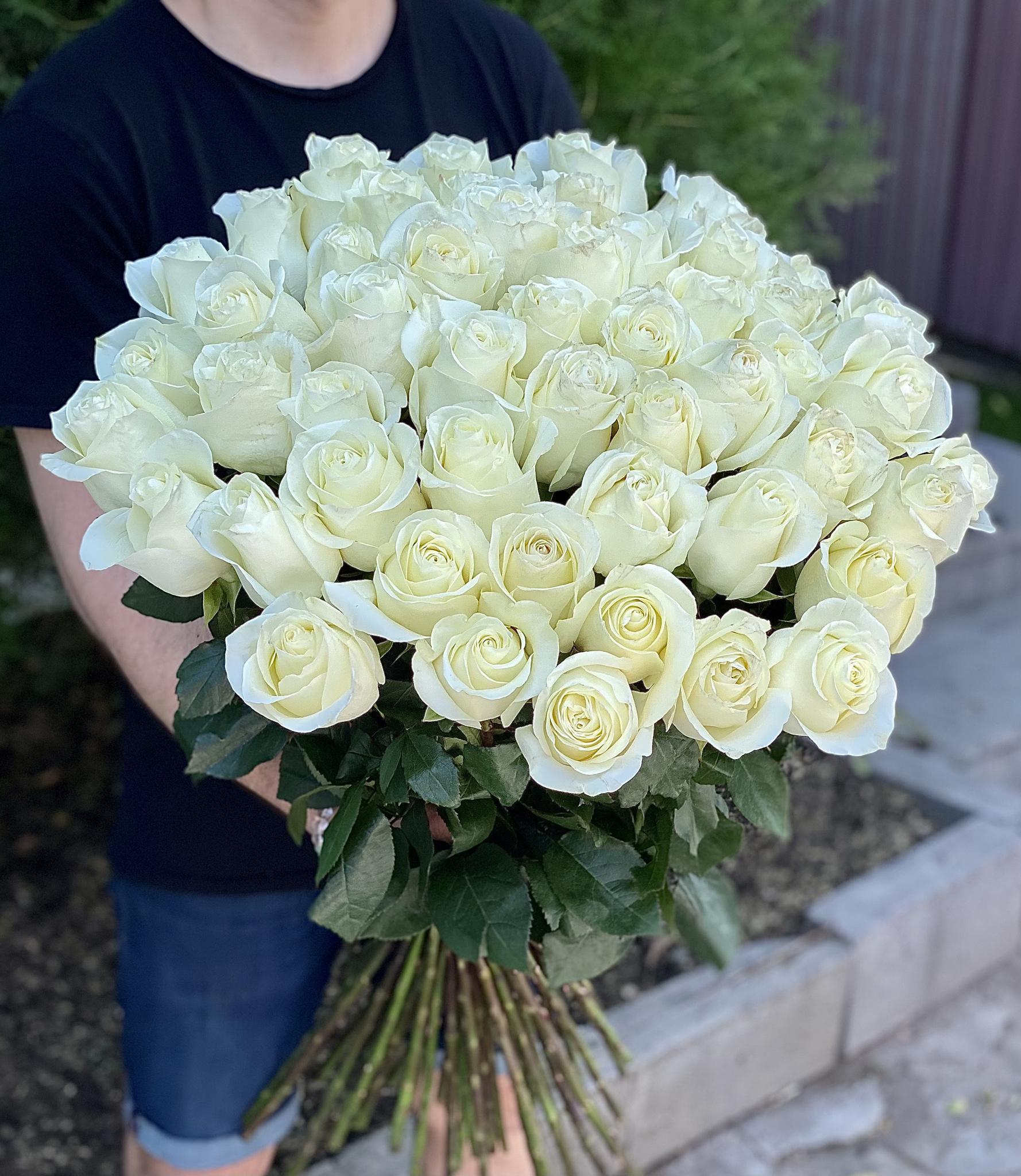 Белый букет с розами
