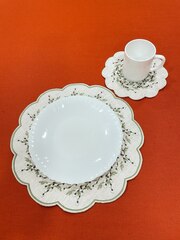 Большая декоративная салфетка-подтарельник с вышивкой