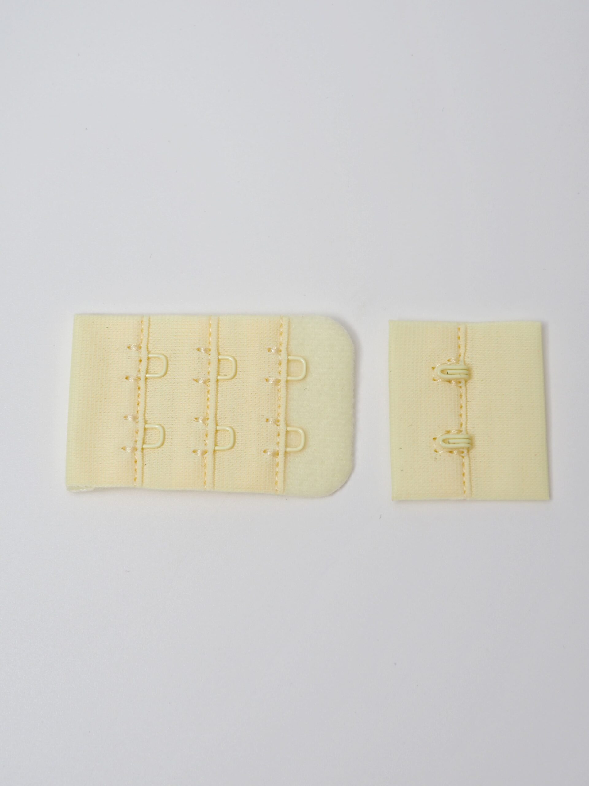 Застежка для бюстгальтера цвет сливочное масло с крючками 2х3