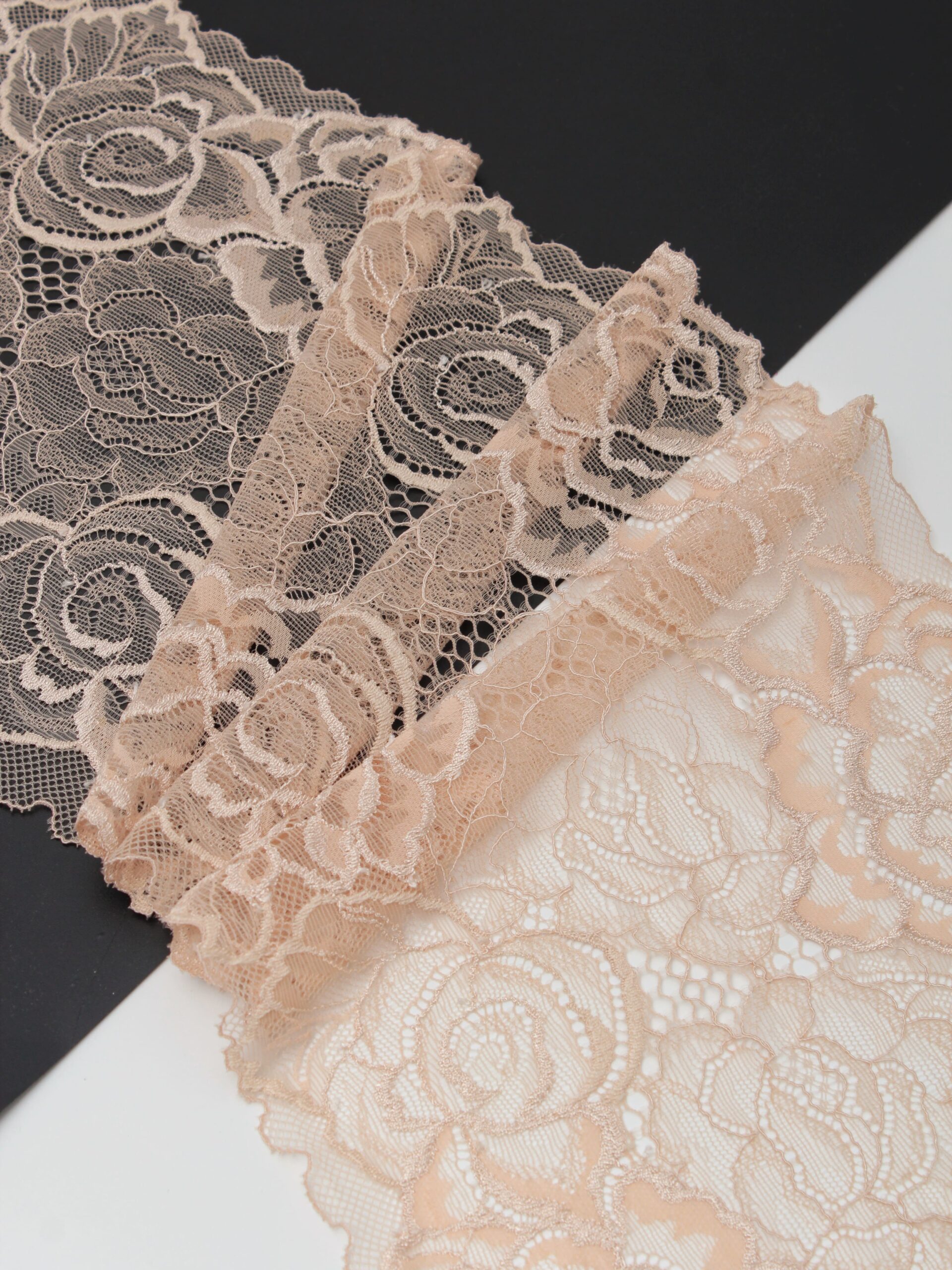 Эластичное кружево телесное ширина 19 см