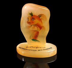 Оберег «Рыбка - исполнения желаний», на подставке, селенит