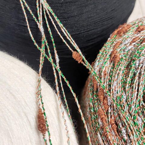 Лен (35%) с люрексом и шишибриками NODINO DI LINO 600 зеленый с коричневым