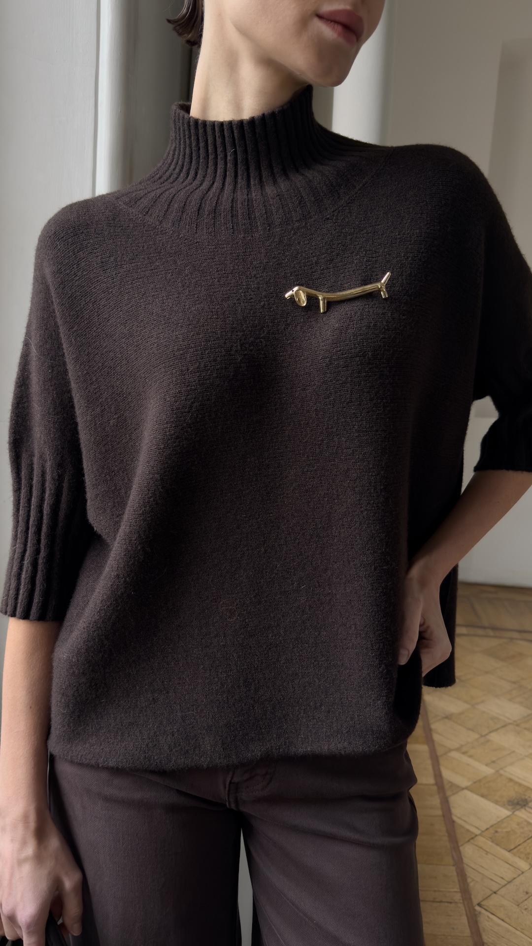 Брошь в виде собачки таксы