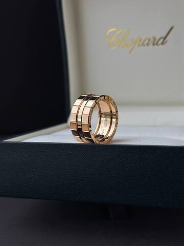 kolco-shirokoe-chopard-ice-cube-bez-kamnej-white-rose-vgold