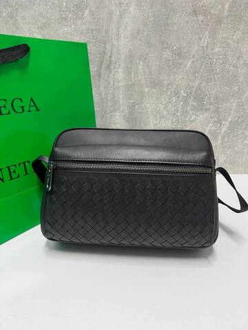 Сумка-мессенджер мужская кожаная Bottega Veneta через плечо
