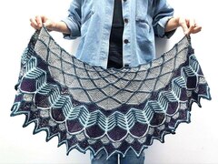 Описание по вязанию шали спицами "Feathers"