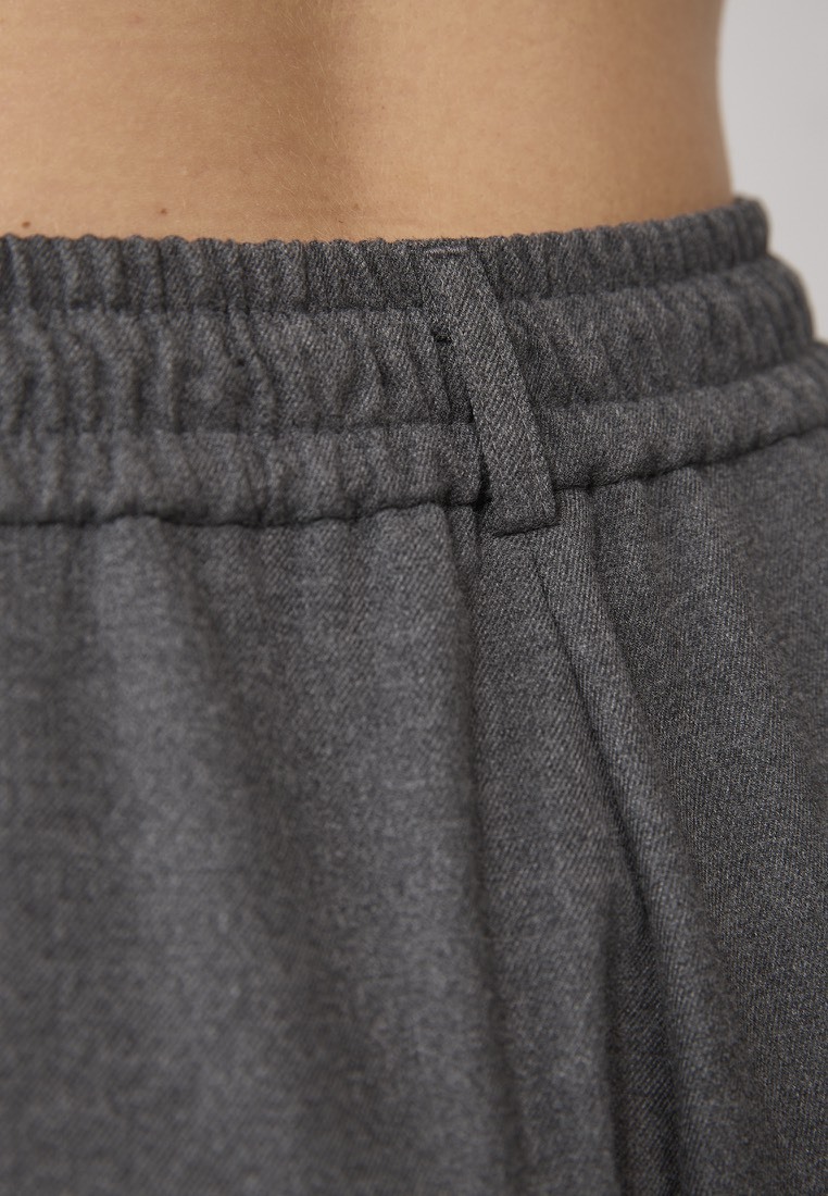 Брюки со стрелками; серый