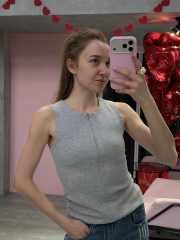 Топ на замке серый