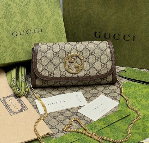 Кошелек на цепочке Gucci Blondie Continental бежевый