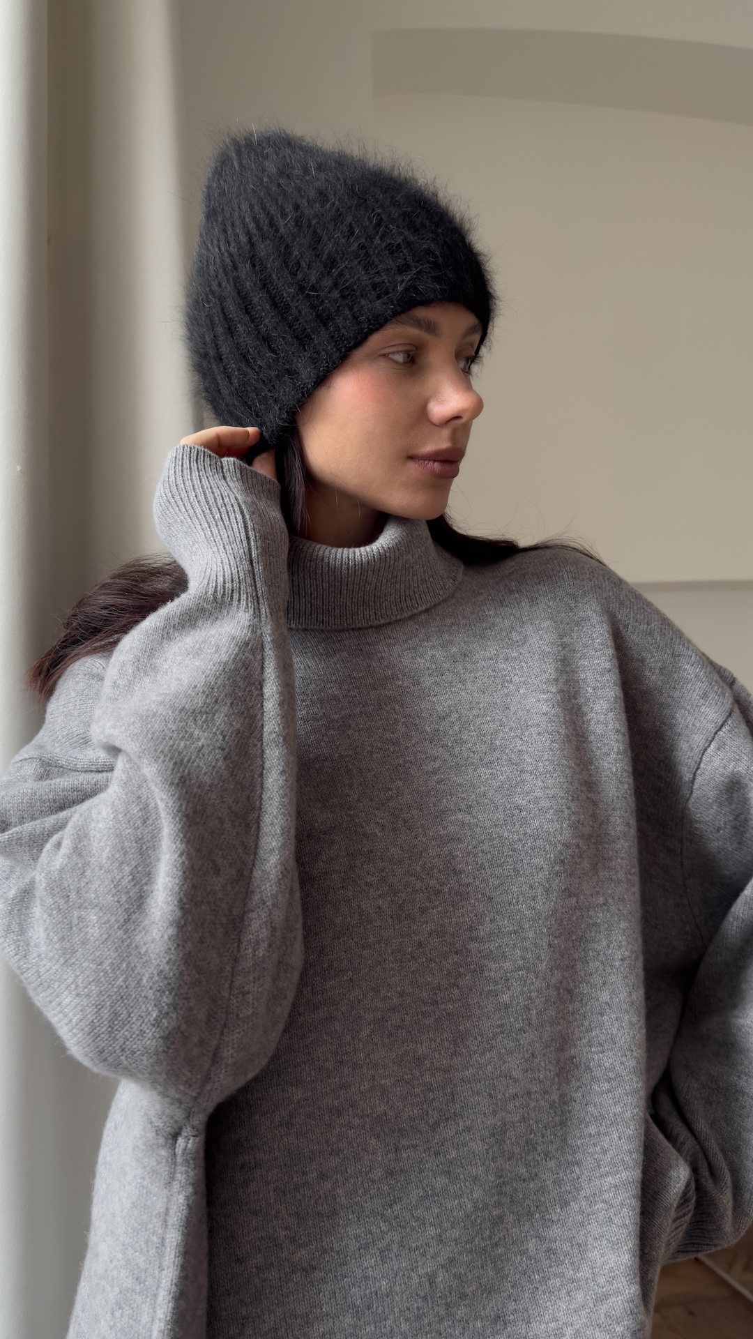 Двухслойная шапка в рубчик из ангоры и шерсти