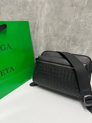 Сумка-мессенджер мужская кожаная Bottega Veneta через плечо