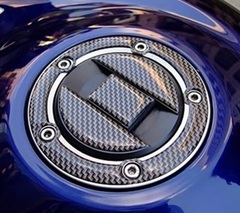 Наклейка на крышку бака Suzuki