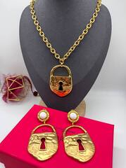 sergi-zamok-dlinnye-v-stile-schiaparelli