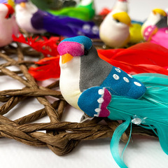 Птички яркие перьевые, цветные для декора, 12 см, на зажие/проволоке, набор из 3 разных птиц, цвет микс