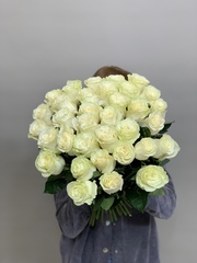 Букет 35 белых роз Эквадор 60см в ленте