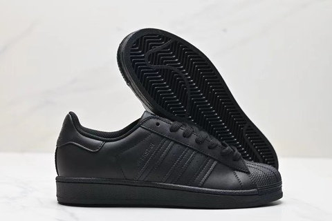 Чёрные кроссовки adidas Superstar 