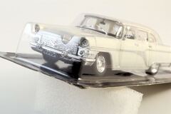 GAZ-13 Seagull 1959 white 1:43 DeAgostini Auto Legends USSR #268