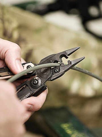 Мультитул Leatherman MUT EOD, 15 функций, нейлоновый чехол MOLLE