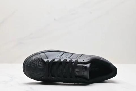 Чёрные кроссовки adidas Superstar 