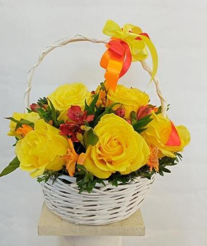 Корзина с розами Радость