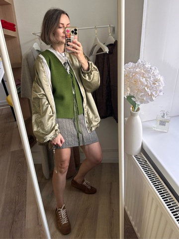 Жилет в стиле Hand Made из 100% мериноса на завязках трава