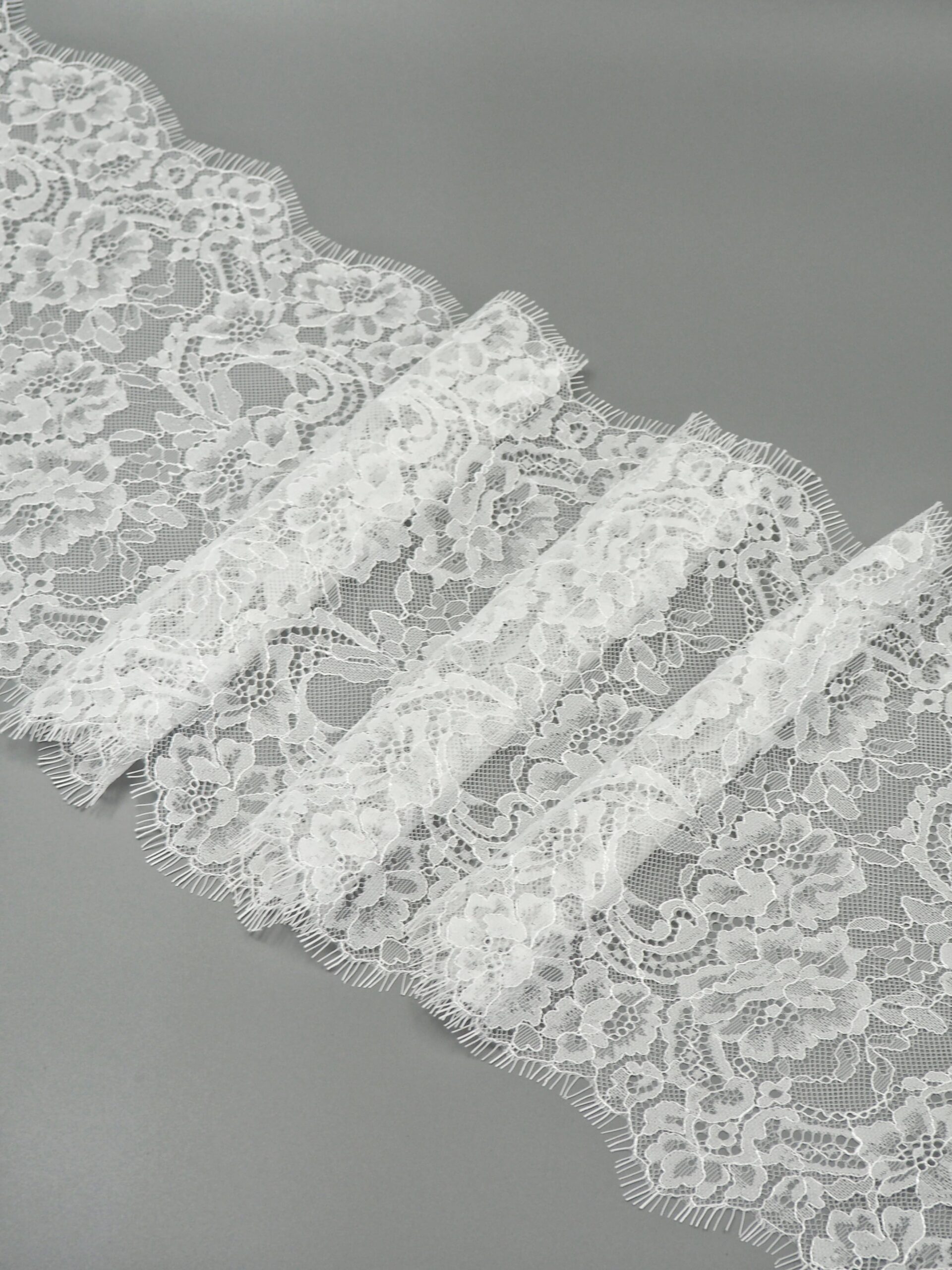 Кружево шантильи теплое белое неэластичное ширина 23 см купон 2.9 м