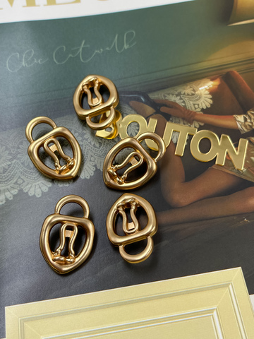 Пуговицы в форме замочка Скиап.