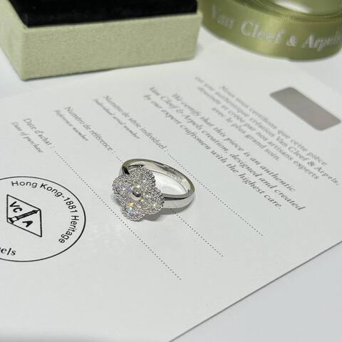 Кольцо Van Cleef & Arpels Alhambra