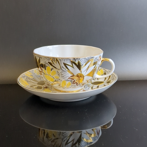 Чайная пара из сервиза "Золотые ромашки", автор росписи Л. И. Григорьева, форма "Тюльпан", деколь, золочение, цветы, ЛФЗ, винтаж СССР 1970-1986 гг