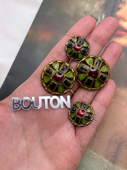 Пуговицы бронзовый металл с красной и зеленой эмалью и квадратными деталями