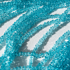 Хрустальные бусины в форме треугольника, оттенок "Бирюзовый", 2,5*3мм