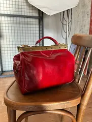 Женская сумка-саквояж из натуральной кожи карминно-красная