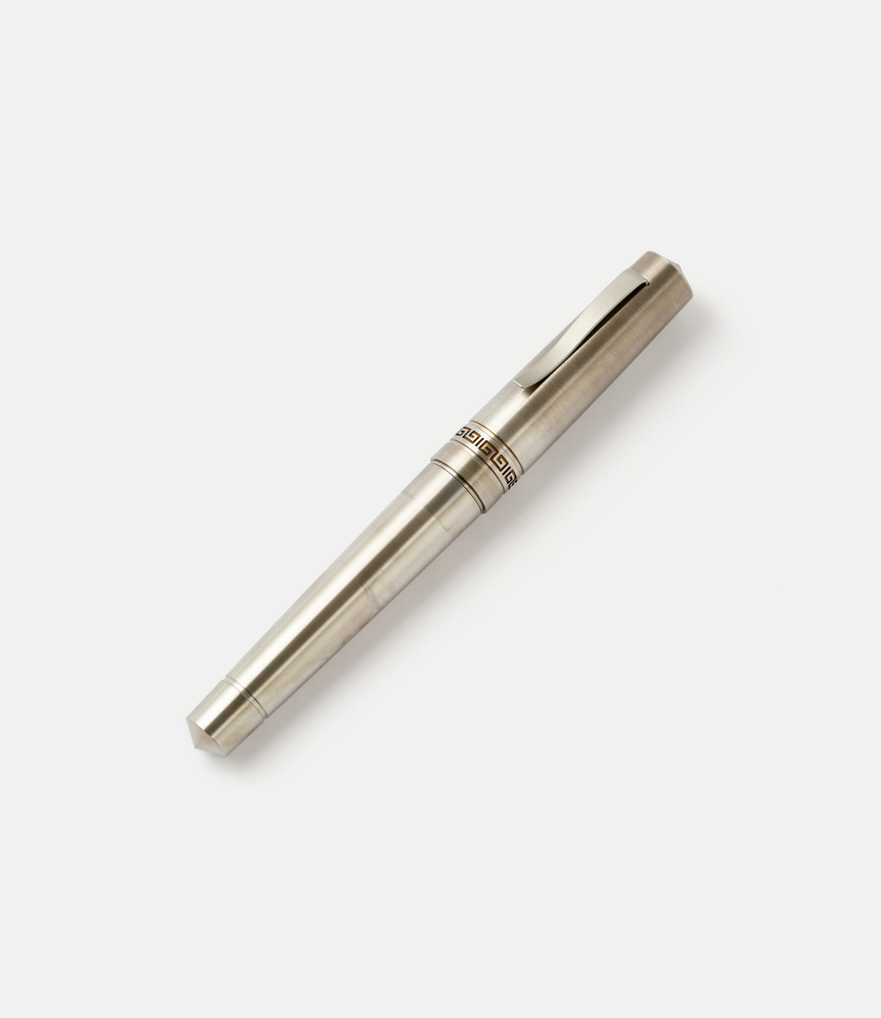 Ensso Italia Titanium Fountain Pen — перьевая ручка из титана