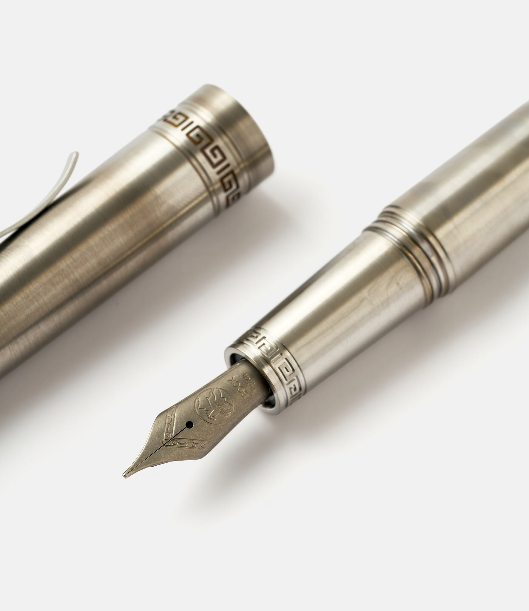 Ensso Italia Titanium Fountain Pen — перьевая ручка из титана