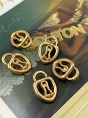 Пуговицы в форме замочка Скиап.