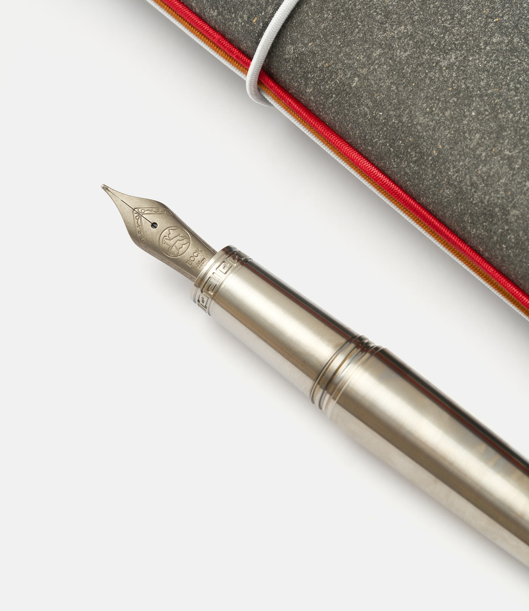 Ensso Italia Titanium Fountain Pen — перьевая ручка из титана