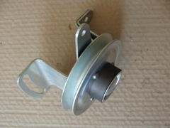 Ролик натяжной с кронштейном дв.ЗМЗ 402 (ГАЗель)