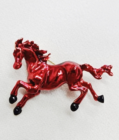 Б073 - Брошь ЛОШАДЬ символ 2026 года с эмалью