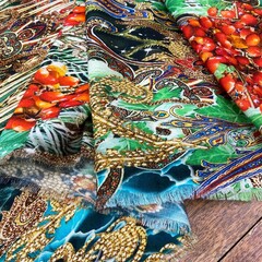 Шарф из шерсти кизил на зеленом фоне 178*66 арт.П11