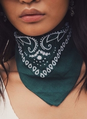 Бандана темно-зеленая пейсли огурцы